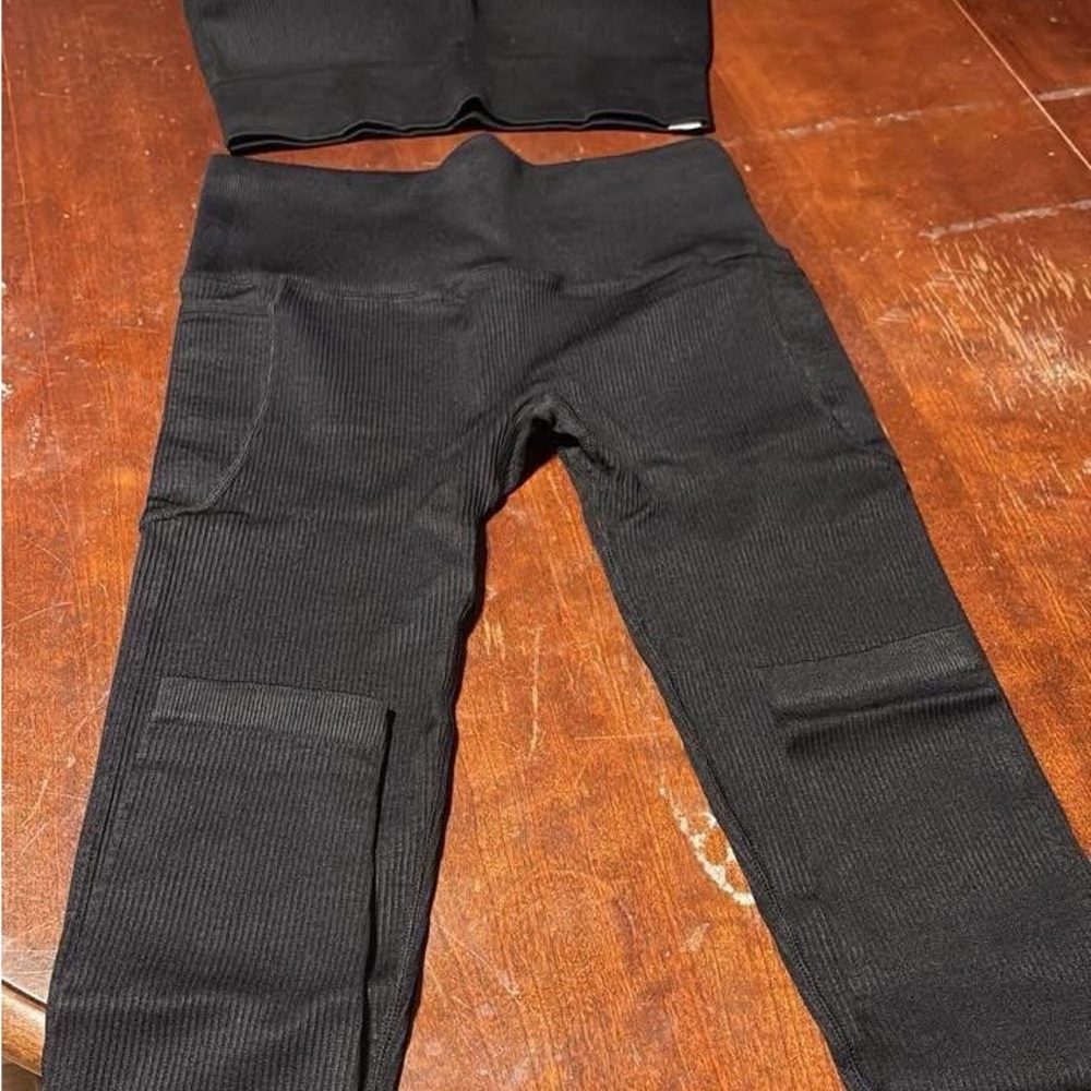 Source Unknown Black Ribbed Set